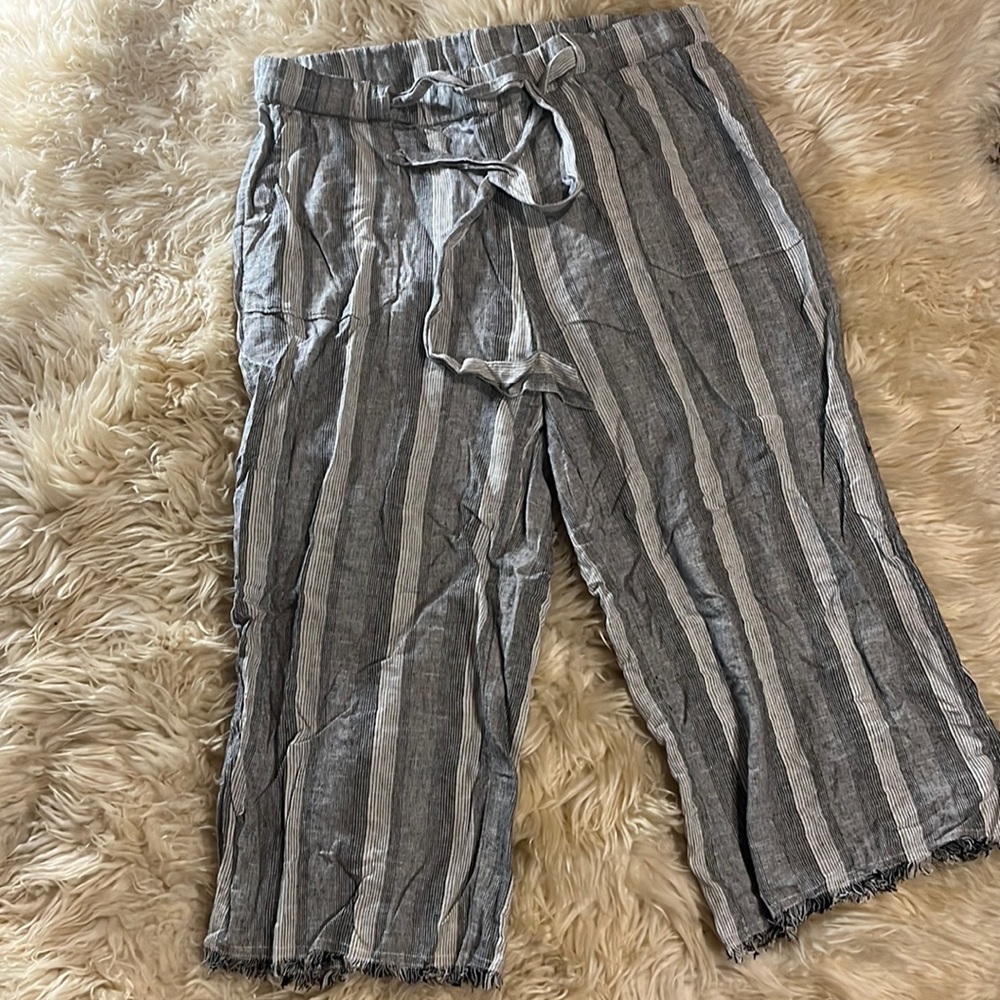 Wide leg striped linen cropped pants size large.